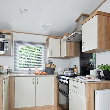 Parc Farm Holiday Park Молд Экстерьер фото
